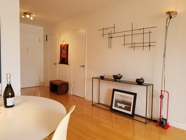 Building Photo - 7 east 14th Street Apt 1 Z