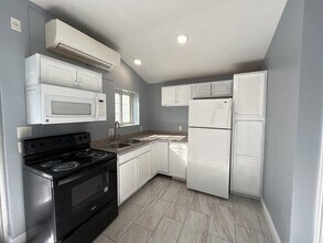 Building Photo - 1007 Stewart Ave