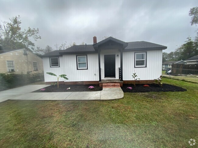 Building Photo - 1530 Koger St