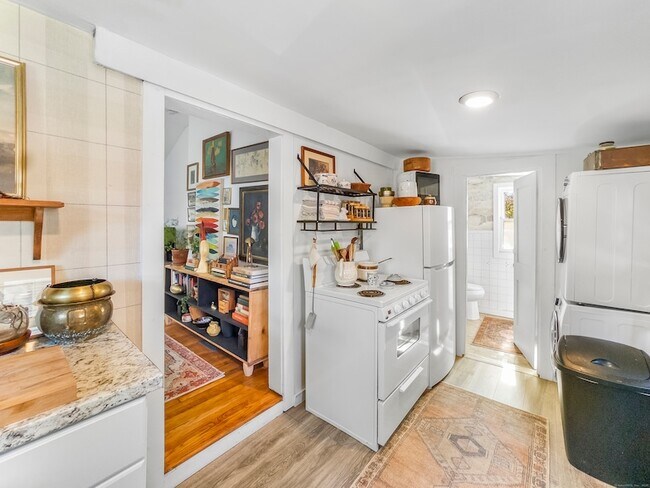 Foto del edificio - 944 Totoket Rd