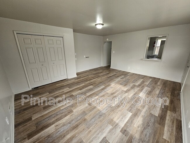 Building Photo - 834 N Leroy St