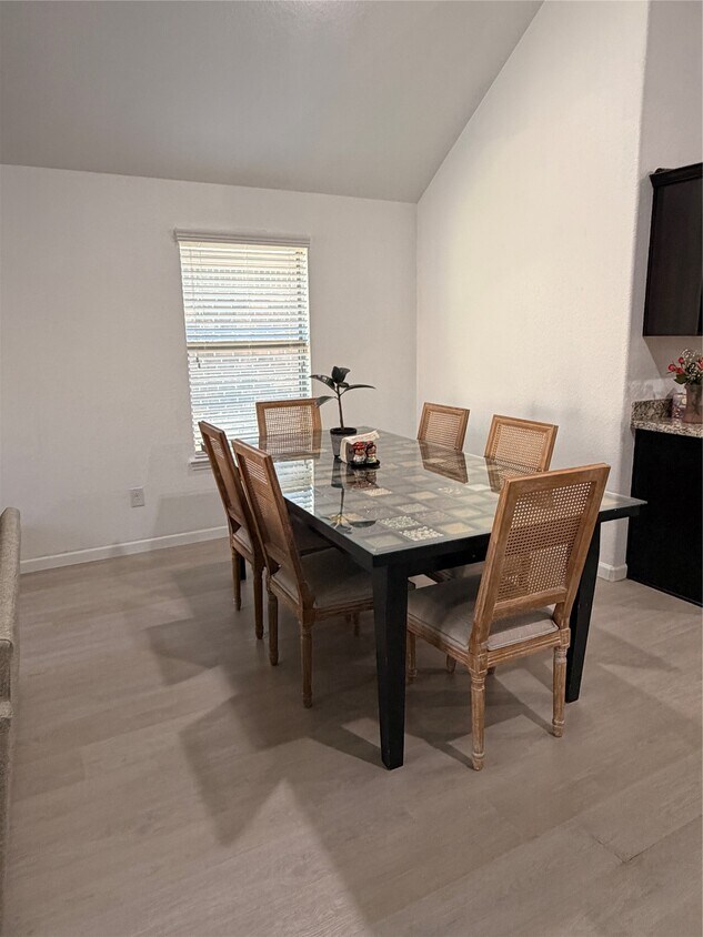 Foto del edificio - 21106 Kirkland Woods Dr