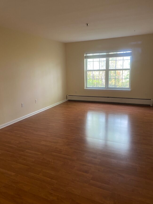 Building Photo - 287 Hildred Dr