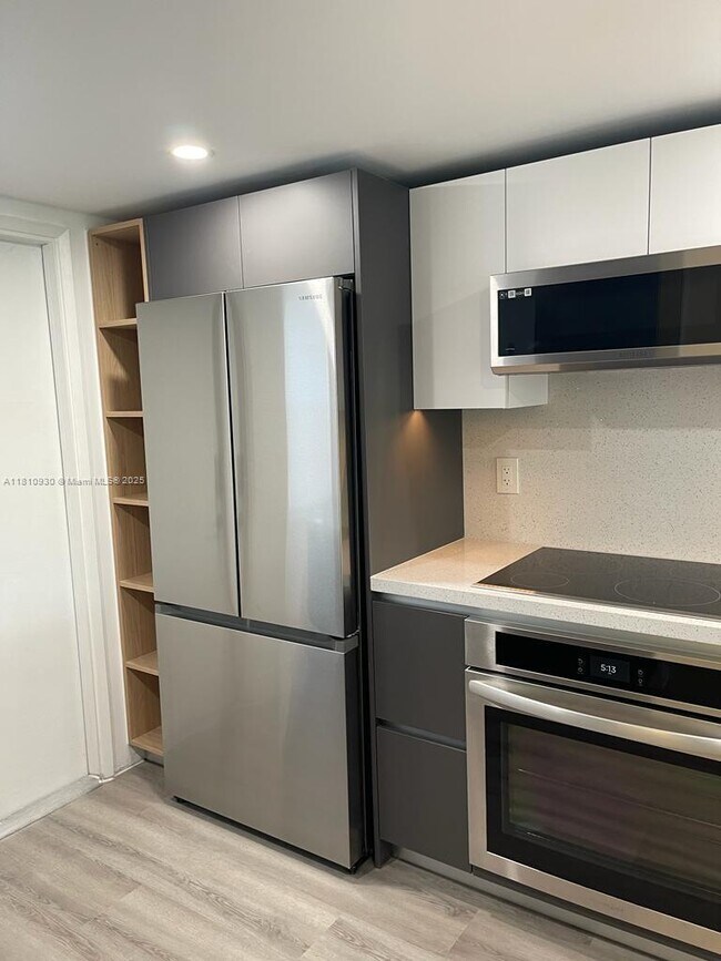 Building Photo - 3151 S Palm Aire Dr