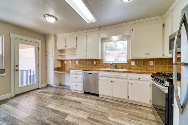 Foto del edificio - Large 2 bedroom in central Yuba City