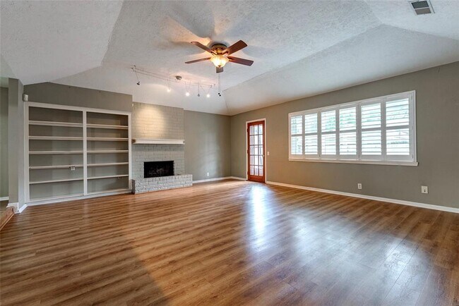 Building Photo - 16434 Brookvilla Dr