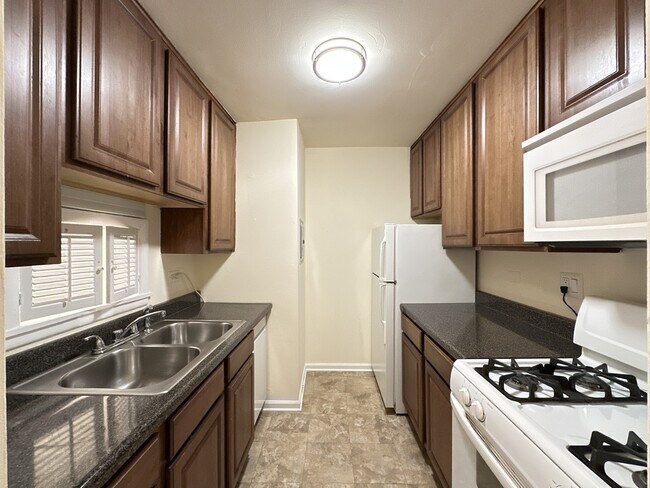 Foto del edificio - 665 W Wrightwood Ave