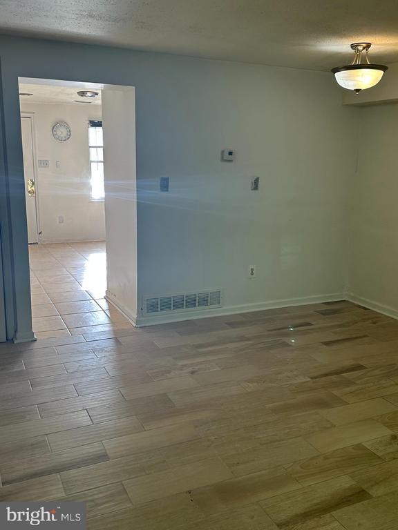 Building Photo - 1805 Dutch Village Dr