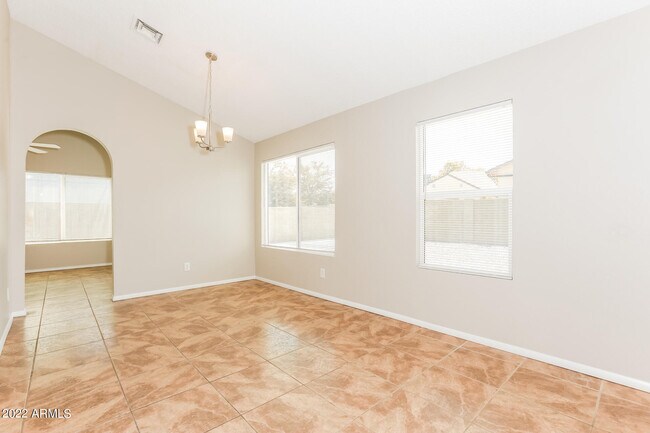 Building Photo - 616 S Kenwood Ln
