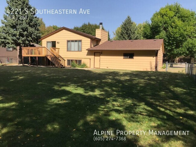 Building Photo - 4 Bed/2 Bath East Side Home For Rent!