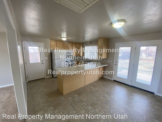 Building Photo - 3 br, 1 bath House - 219 E. Crestwood Rd.