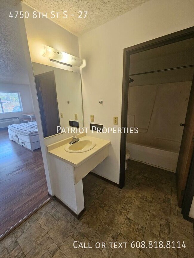 Foto del edificio - 4750 8th St S