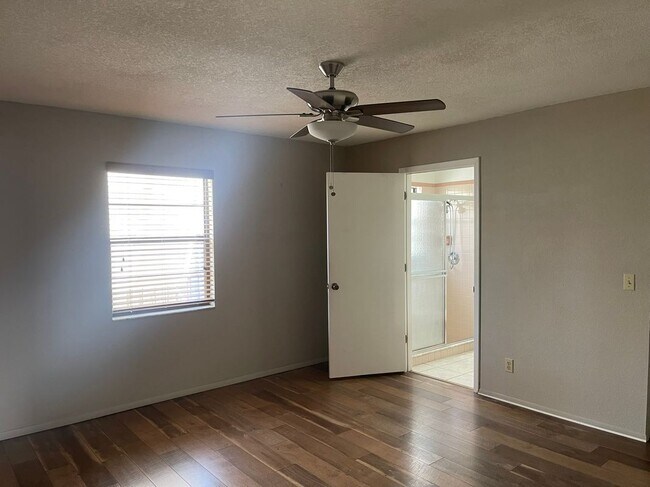 Building Photo - 276 Vilna St