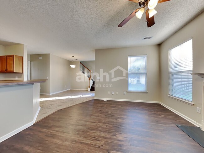 Building Photo - 62 Creek Bend Dr