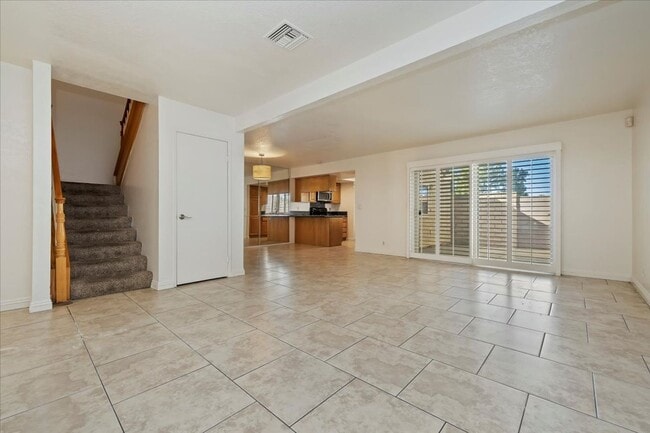 Foto del edificio - SPACIOUS 3BR/2BA Condo in Canyon Crest Nea...