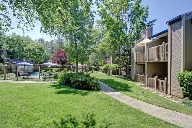 Building Photo - 772 Dorothy Way