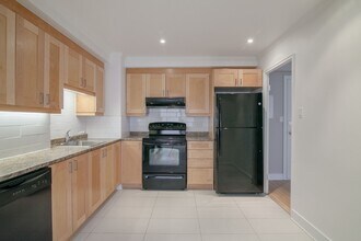 Building Photo - 3468 Rue Drummond
