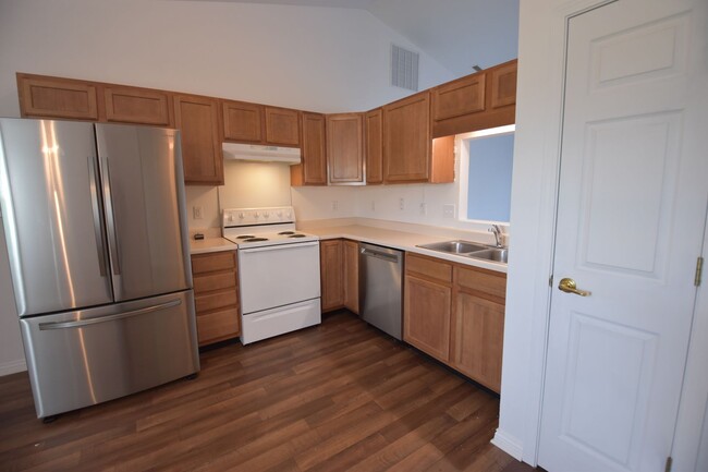 Foto del edificio - Three Bedroom Home In Greenfield