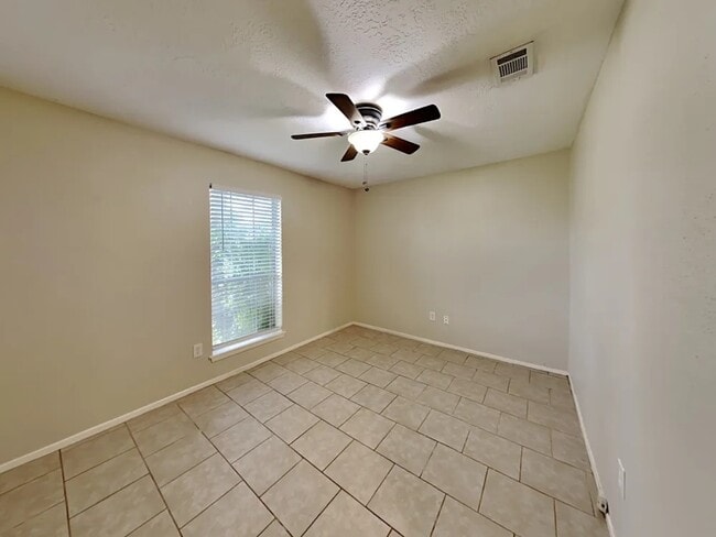 Building Photo - 16402 Forest Bend Ave