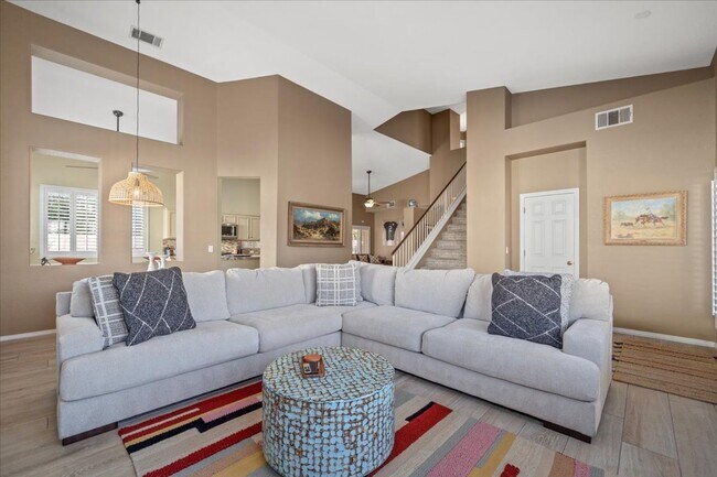 Building Photo - Desert Oasis (close to the strip & airport)