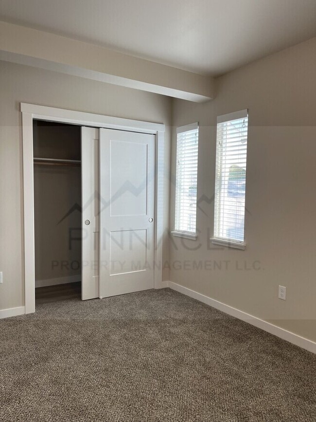 Foto del edificio - 1001 W Yakima Ave