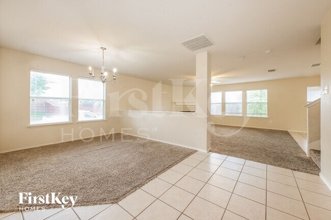 Foto del edificio - 414 Hackberry Dr