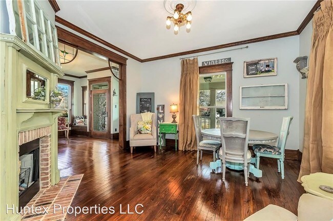 Building Photo - 2113 Mangum St