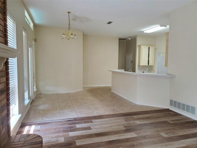 Foto del edificio - 6700 Dogwood Ln