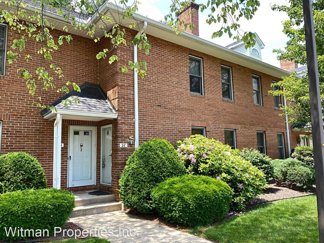 Primary Photo - 2 br, 1.5 bath House - 2C Castle Hills Road