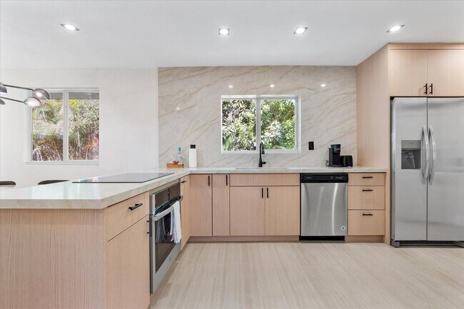 Foto del edificio - 117 NE 48th St