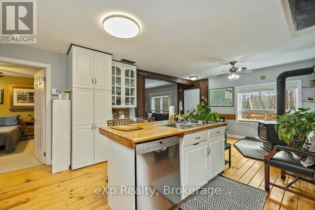 Photo du bâtiment - 20 Sunnyshore Park Dr