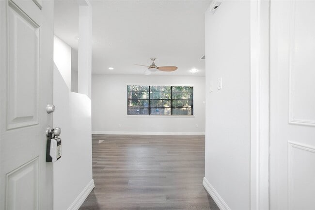 Building Photo - 56 E White Willow Cir