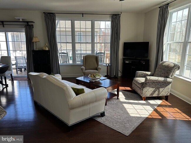 Foto del edificio - 8537 Pine Springs Dr