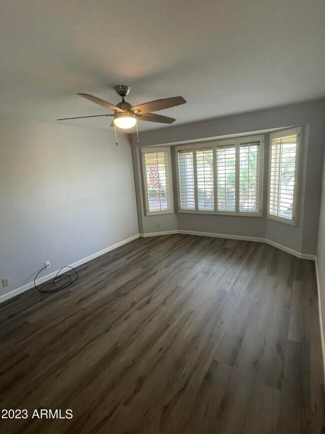 Building Photo - 9276 W Behrend Dr