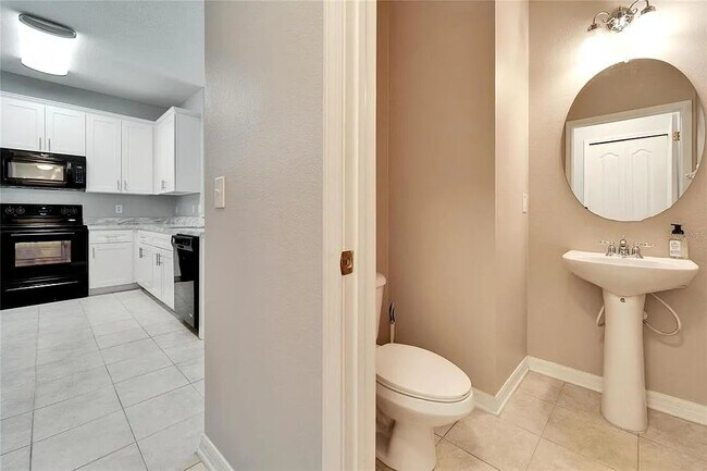 Foto del edificio - 10621 Shady Falls Ct