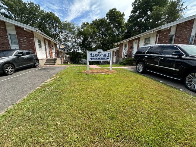 Foto del edificio - 40 Whitewood Rd