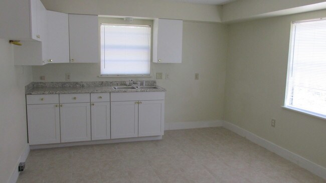 Building Photo - 577 Bee Ave