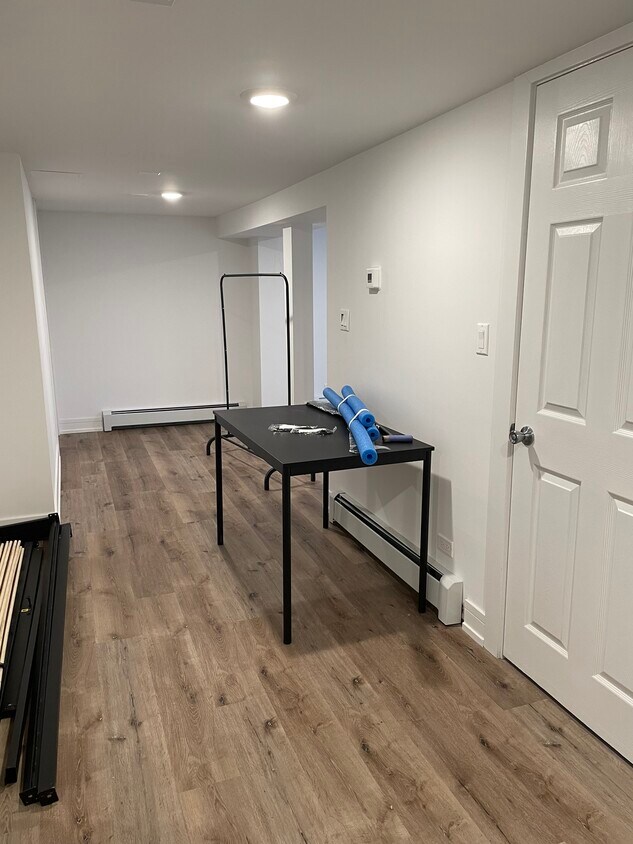 5857 W Byron St Unit G, Chicago, IL 60634 Apartments in Chicago, IL