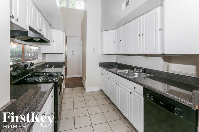 Foto del edificio - 5233 Edenshire Ave