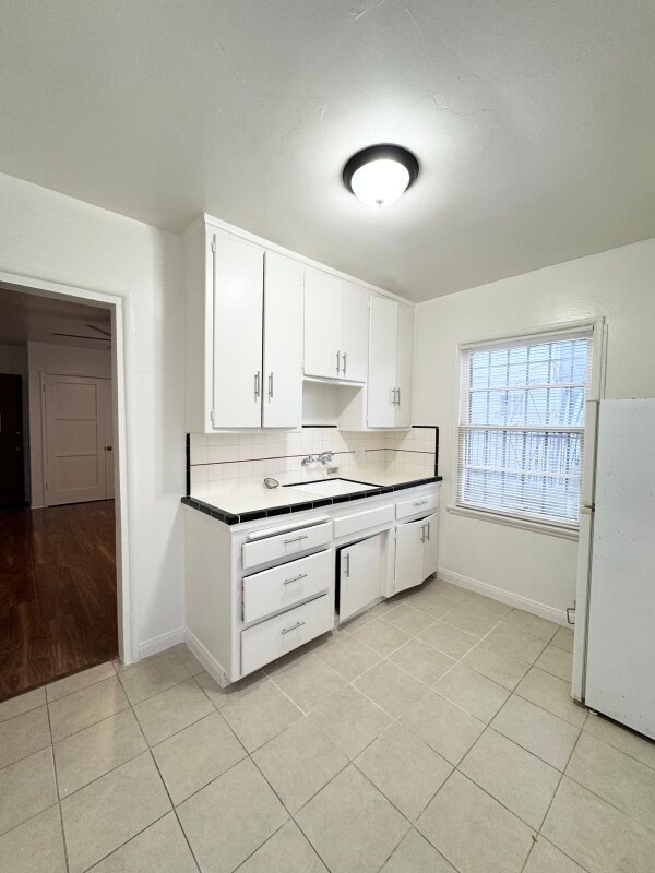 Building Photo - 5404 La Mirada Ave