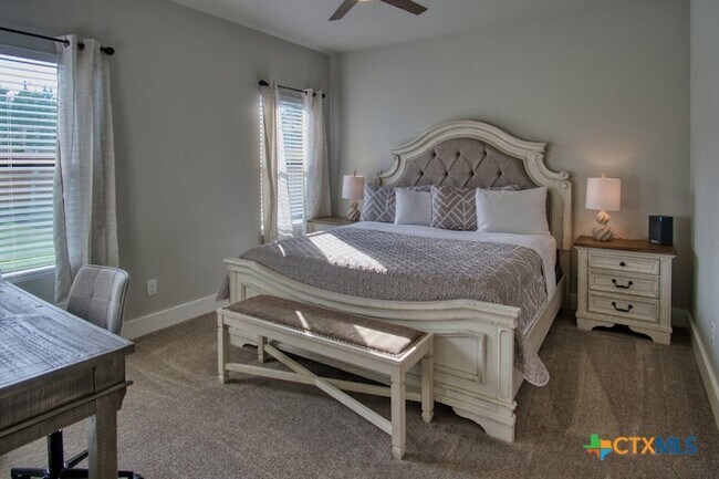 Foto del edificio - 1247 Green Hill Dr