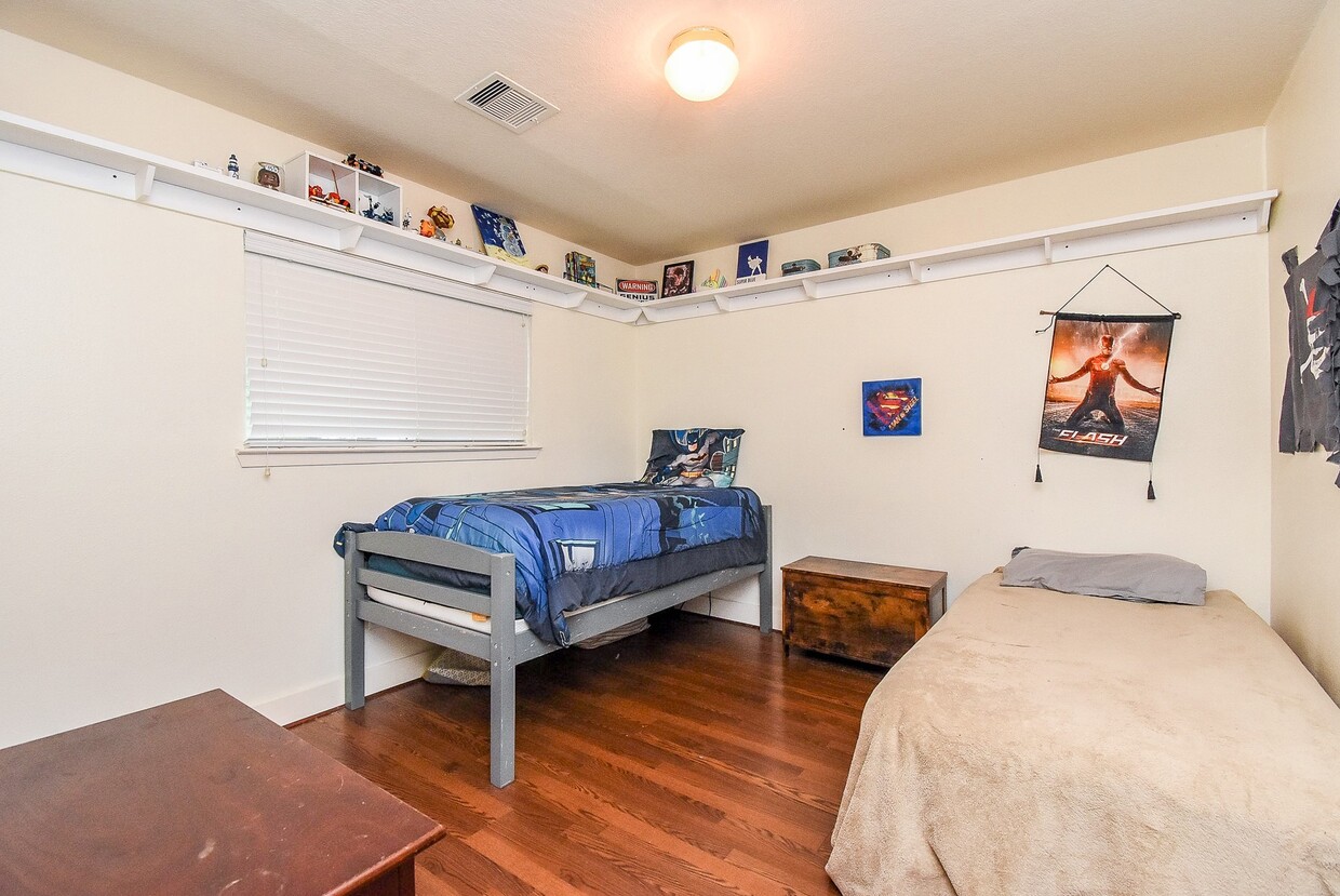 Building Photo - 10735 Cobblecreek Way