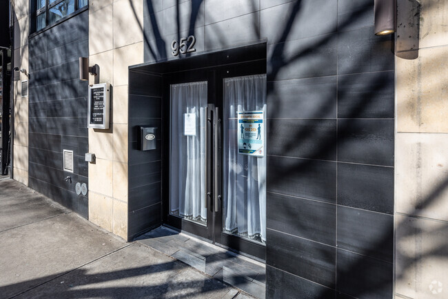 Entrance - 952 Columbus Ave