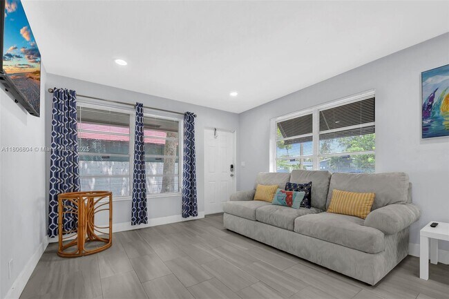 Building Photo - 1716 SW 11th Ct