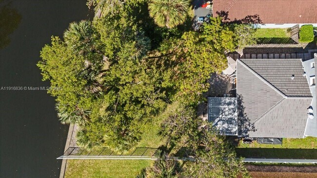 Foto del edificio - 413 NW 23rd Ave