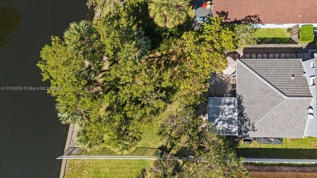 Building Photo - 413 NW 23rd Ave