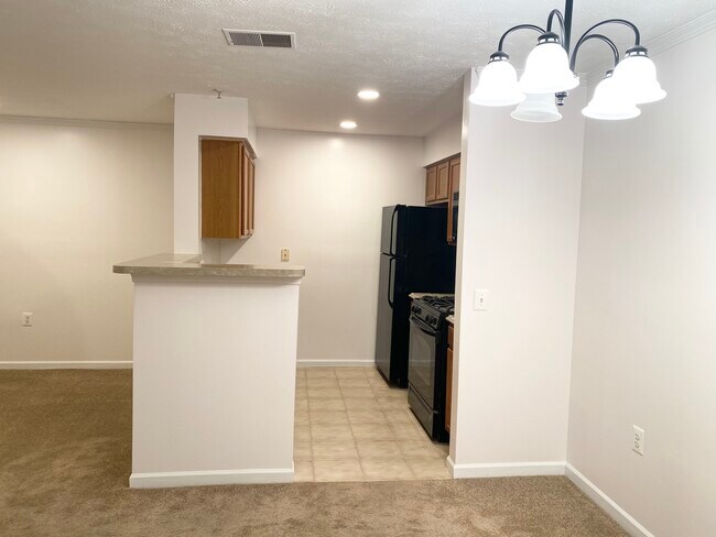 Building Photo - 8911 Town Center Cir