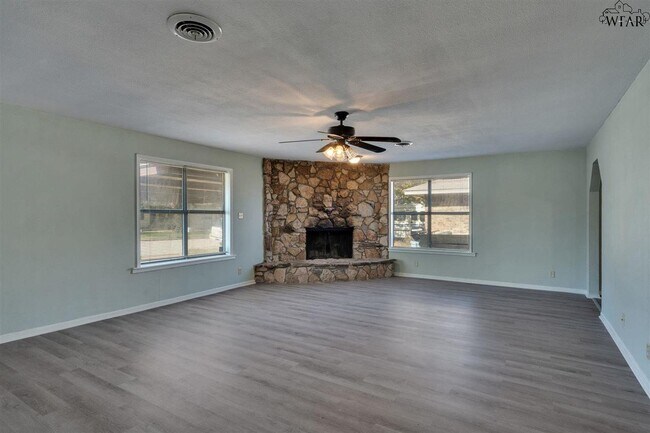 Building Photo - 2805 S Bandera Dr