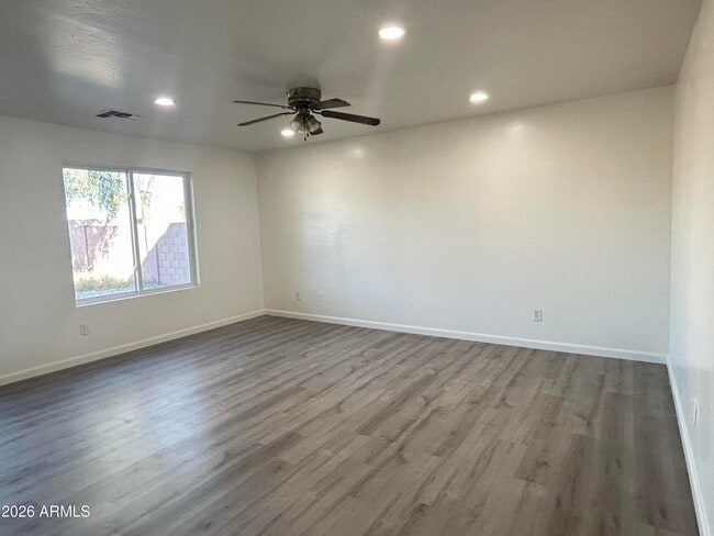 Foto del edificio - 10542 W Alvarado Rd