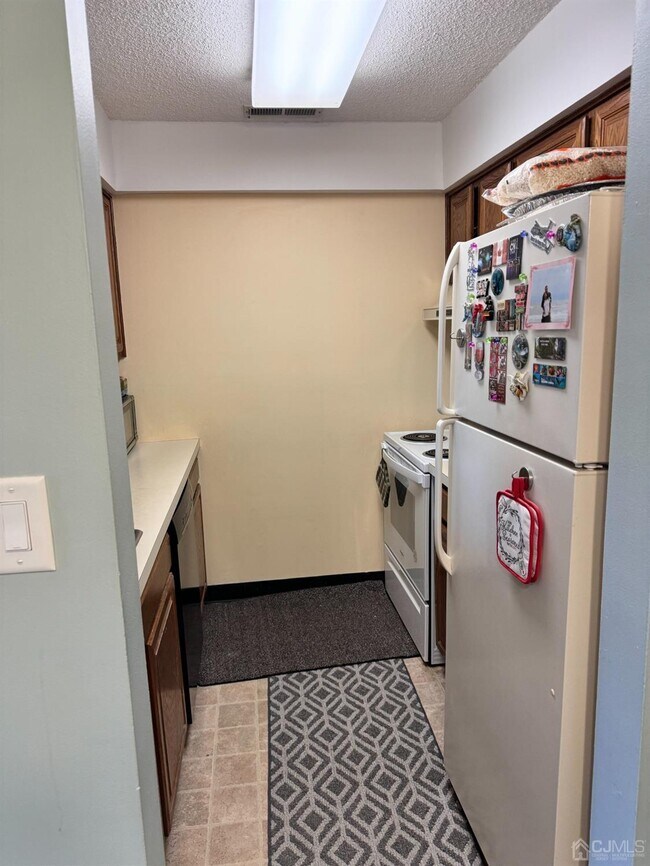 Building Photo - 2107 Ravens Crest Dr